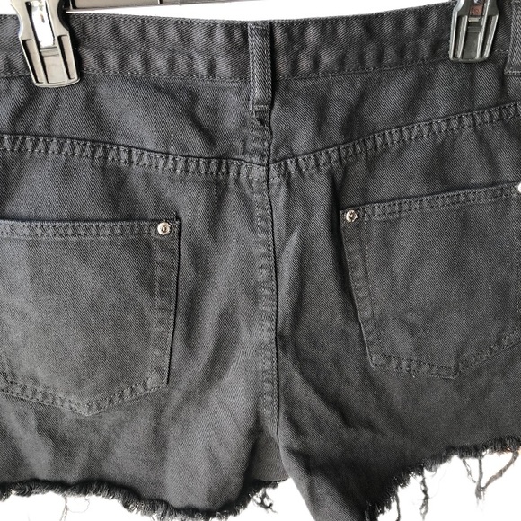 PrettyLittleThing Black Mom Denim Shorts - Picture 2 of 7